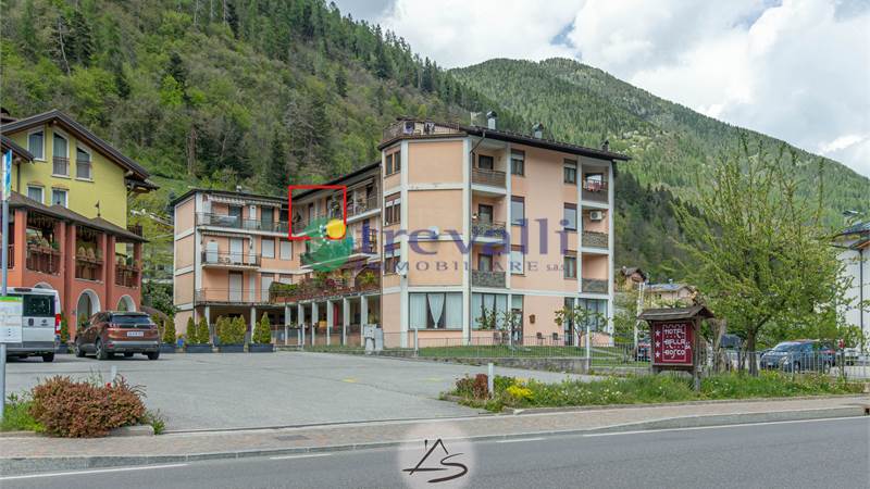 AMPIO APPARTAMENTO CON BALCONE